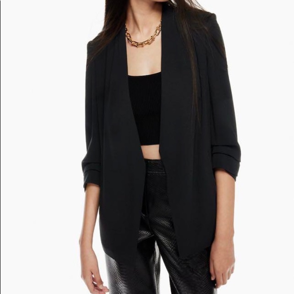 Aritzia Babaton Power Hip Blazer in Black